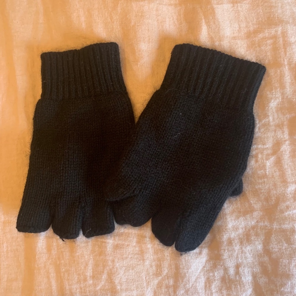 Gloves - Picture 3 of 3